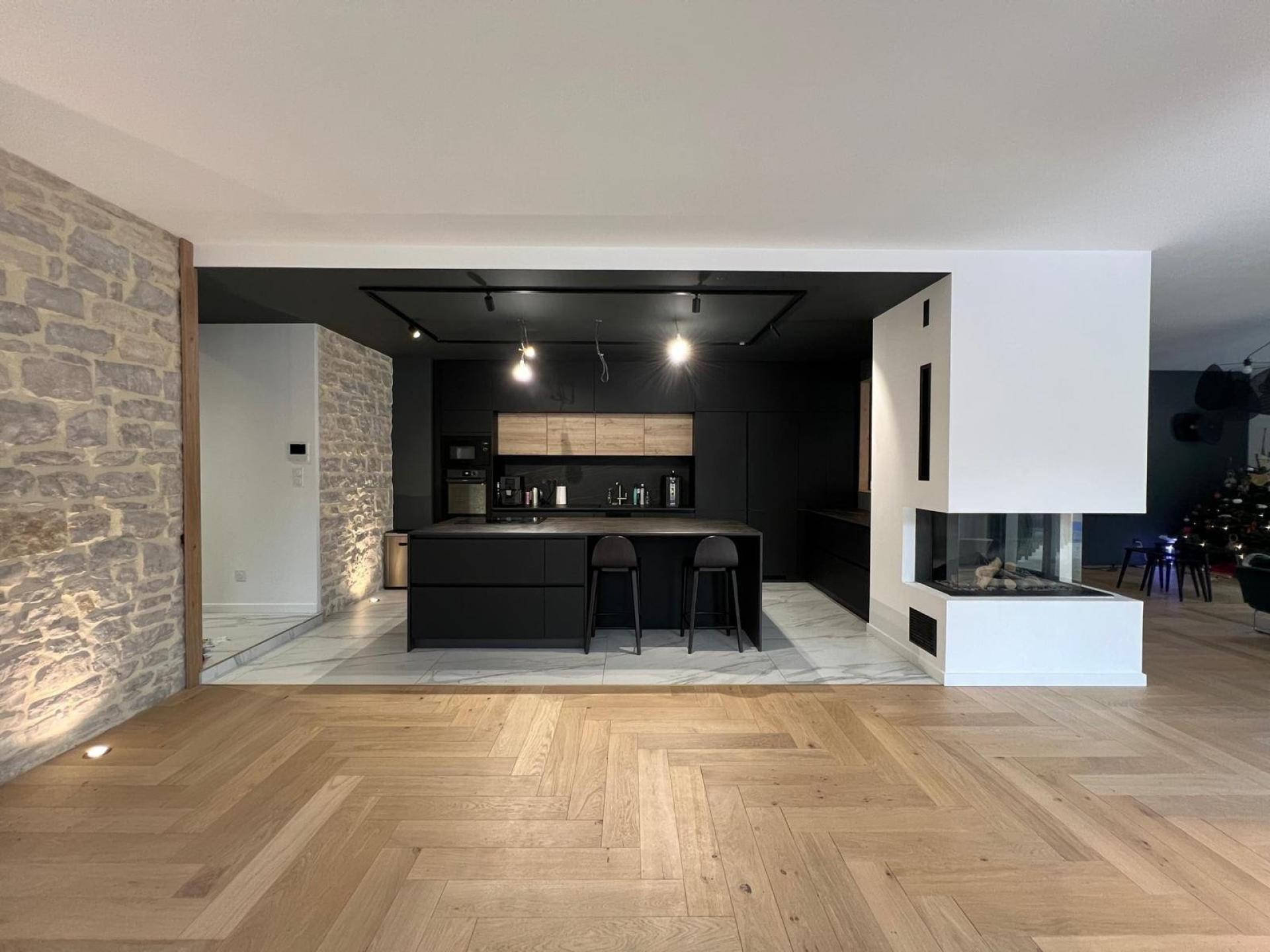 Purchase: Luxury property (21000)