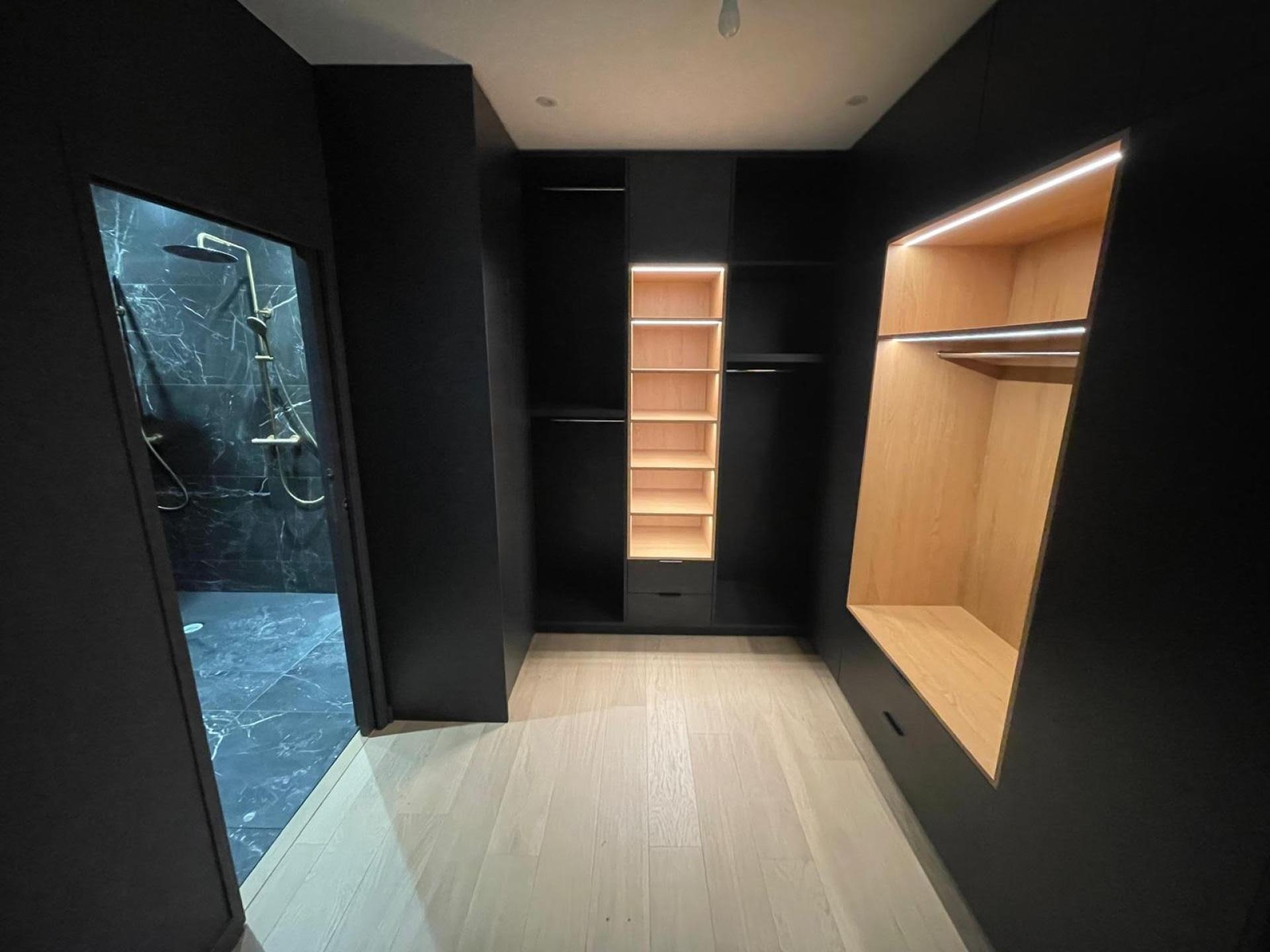 Purchase: Luxury property (21000)