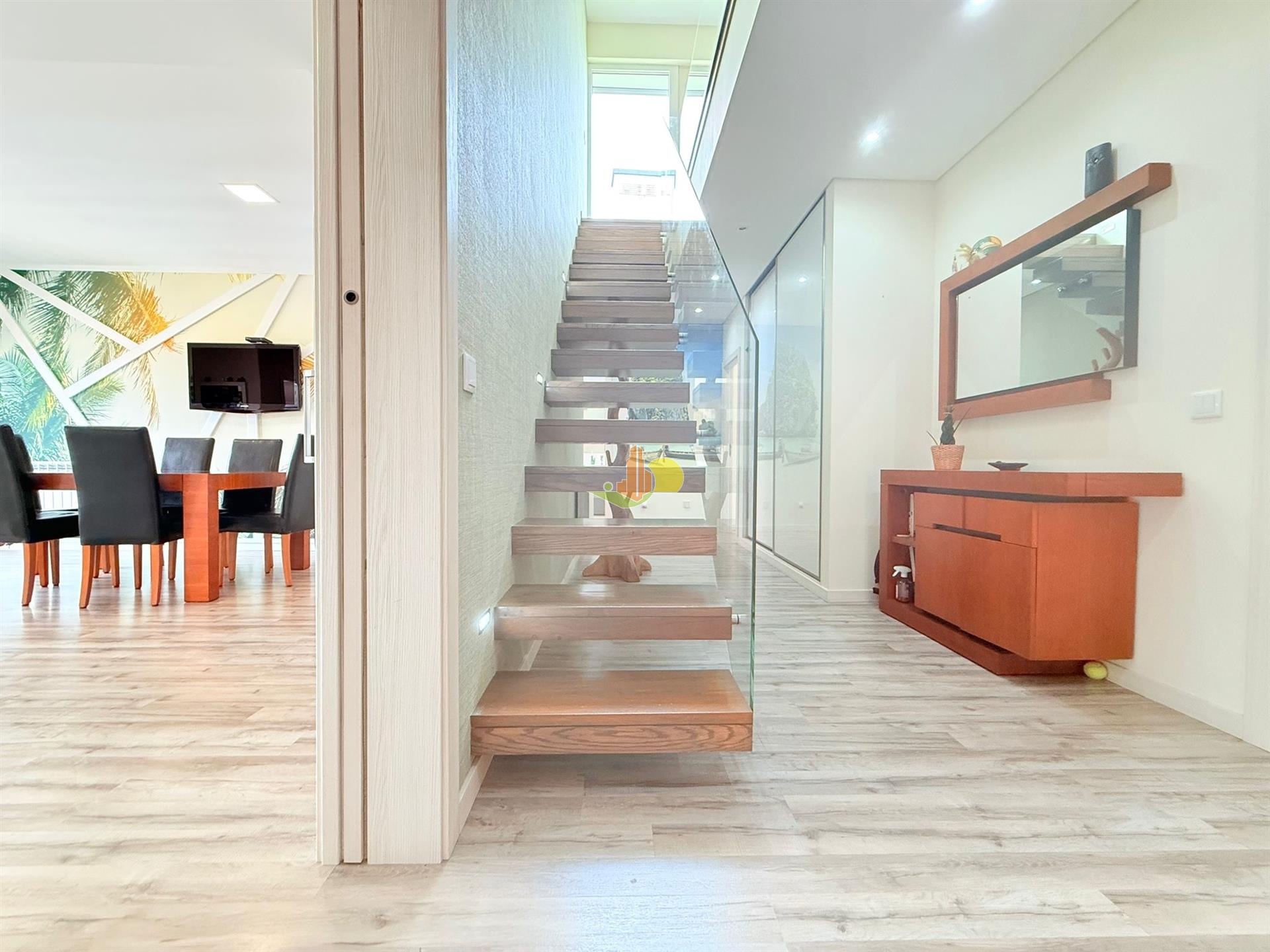 T4+1 Duplex mit Doppelgarage