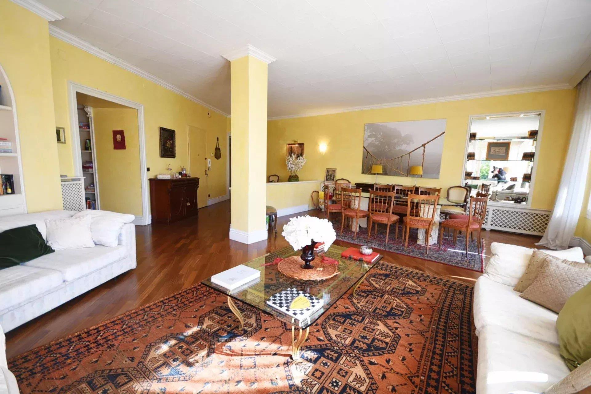 Luxurious apartment in Sanremo 4 bedrooms 240 m2 and large terrace, box