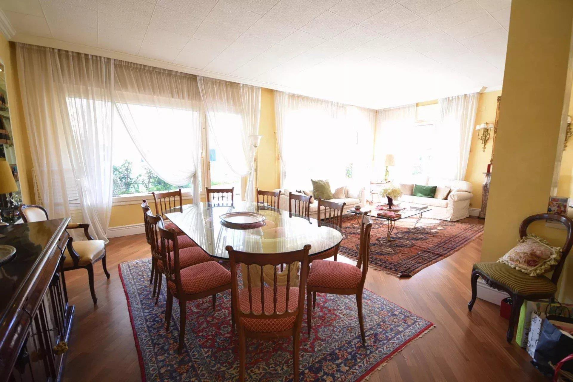 Luxurious apartment in Sanremo 4 bedrooms 240 m2 and large terrace, box