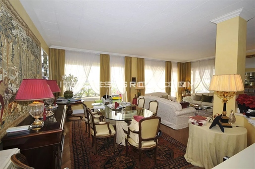 Luksusowy apartament w Sanremo 5 pok. 240 m2, duży taras, boks