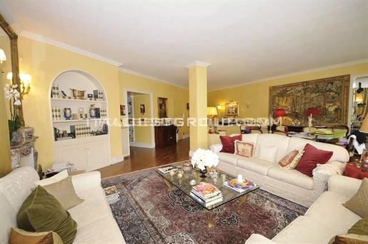 Luxurious apartment in Sanremo 5 rooms 240 m2 and large terrace, box