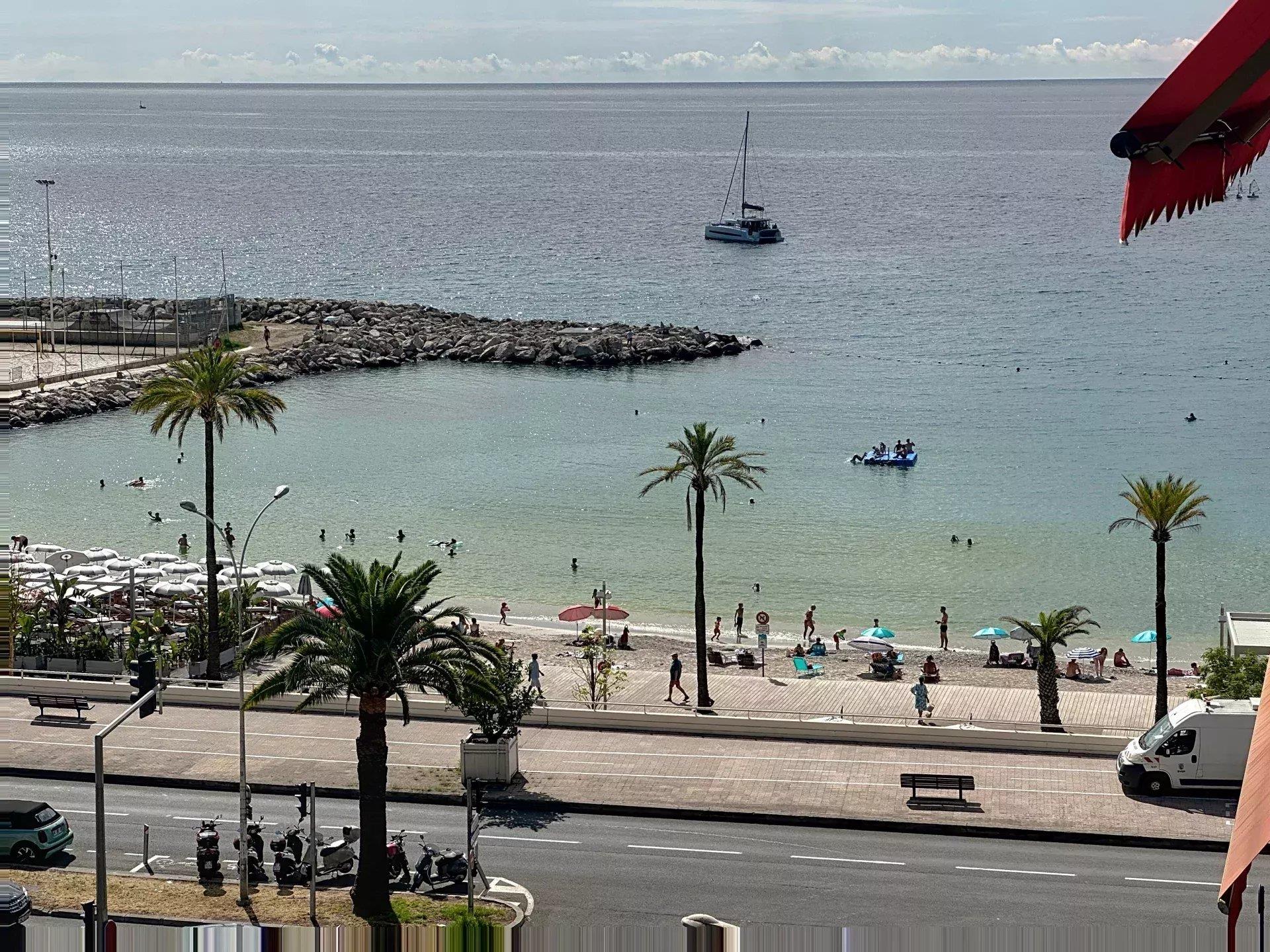 Apartment with sea view and charm in the heart of Garavan!