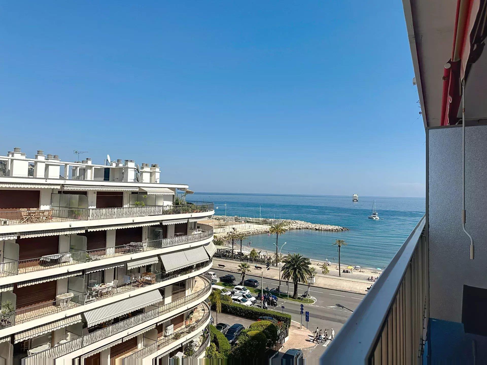 Apartment with sea view and charm in the heart of Garavan!