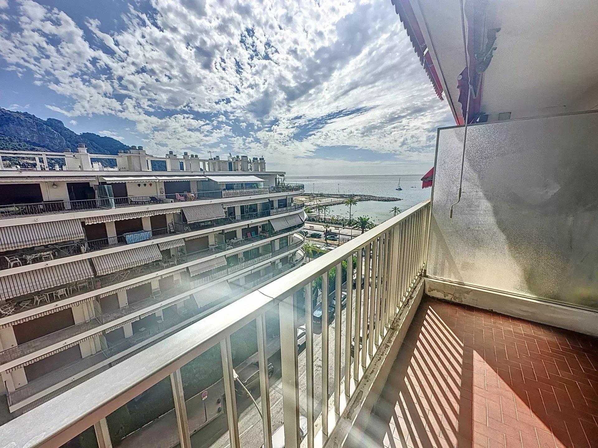 Apartment with sea view and charm in the heart of Garavan!