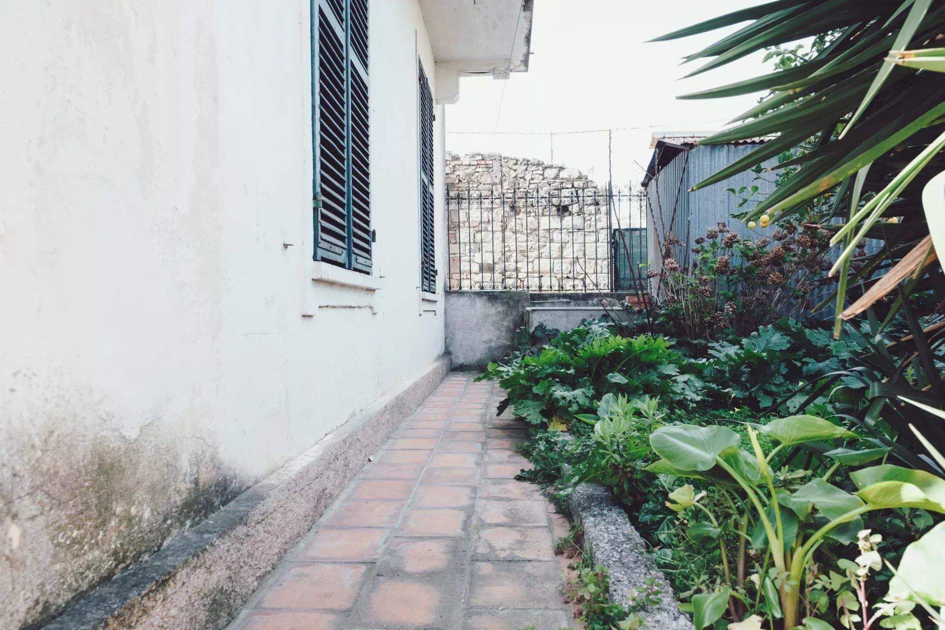 Ventimiglia Oasi Nervia: Two House, 8 room(s) 200 m2, flat garden,