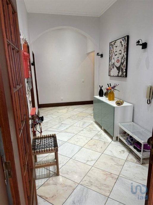 Apartment with 4 Rooms in Faro with 200,00 m²