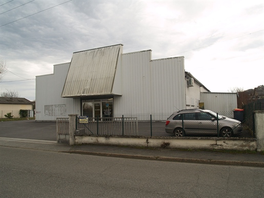 Entrepôt / local industriel avec bureaux à Lons (64140)