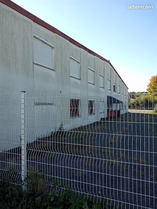 Entrepôt / local industriel secteur Morlaàs 2480 m2 couvert.