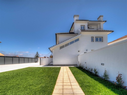 Brand new two-family house at Parede, Cascais, renovated, three bedrooms (two suites) and great outd