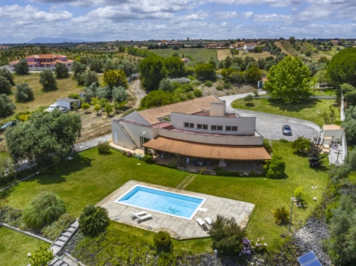 Fabulous contemporary villa and guest house in the countryside, in Santarém, only 1 hour from Lisbon