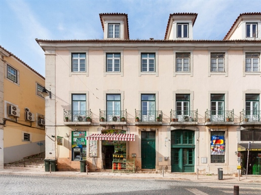 Flat in 18th century building - Rua das Janelas Verdes - Lisbon