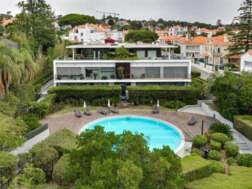 Penthouse-Maisonette T3 + 1 in einer der exklusivsten Eigentumswohnungen in Estoril.
