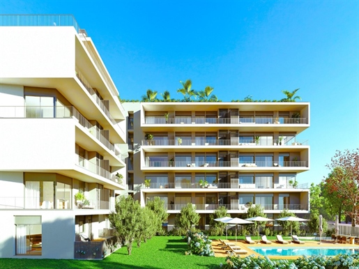 T4 in Portered Building, with garden and swimming pool in the Green Plaza I Carcavelos