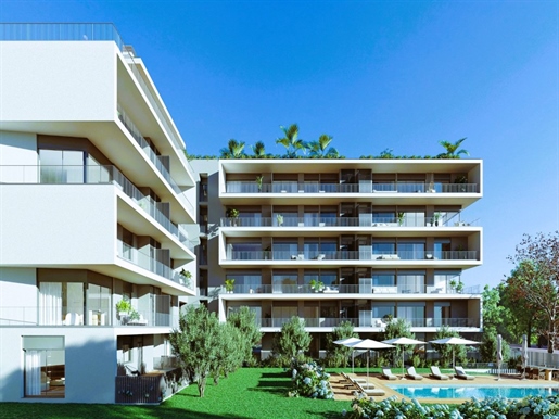 T3 in Portered Building, with gardens and swimming pool, in Carcavelos
