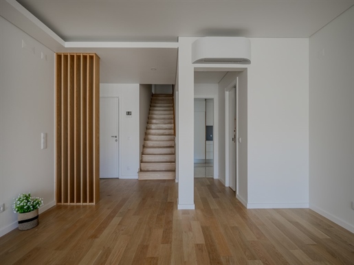 Квартира для дебюта T3 Luxury Duplex Monte Estoril