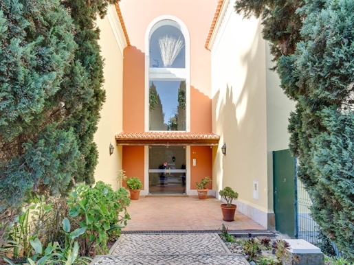4+1 bedroom Luxury apartment in condominium with garden and pool in Estoril