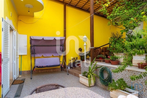 House with 4 Rooms in Faro with 300,00 m²
