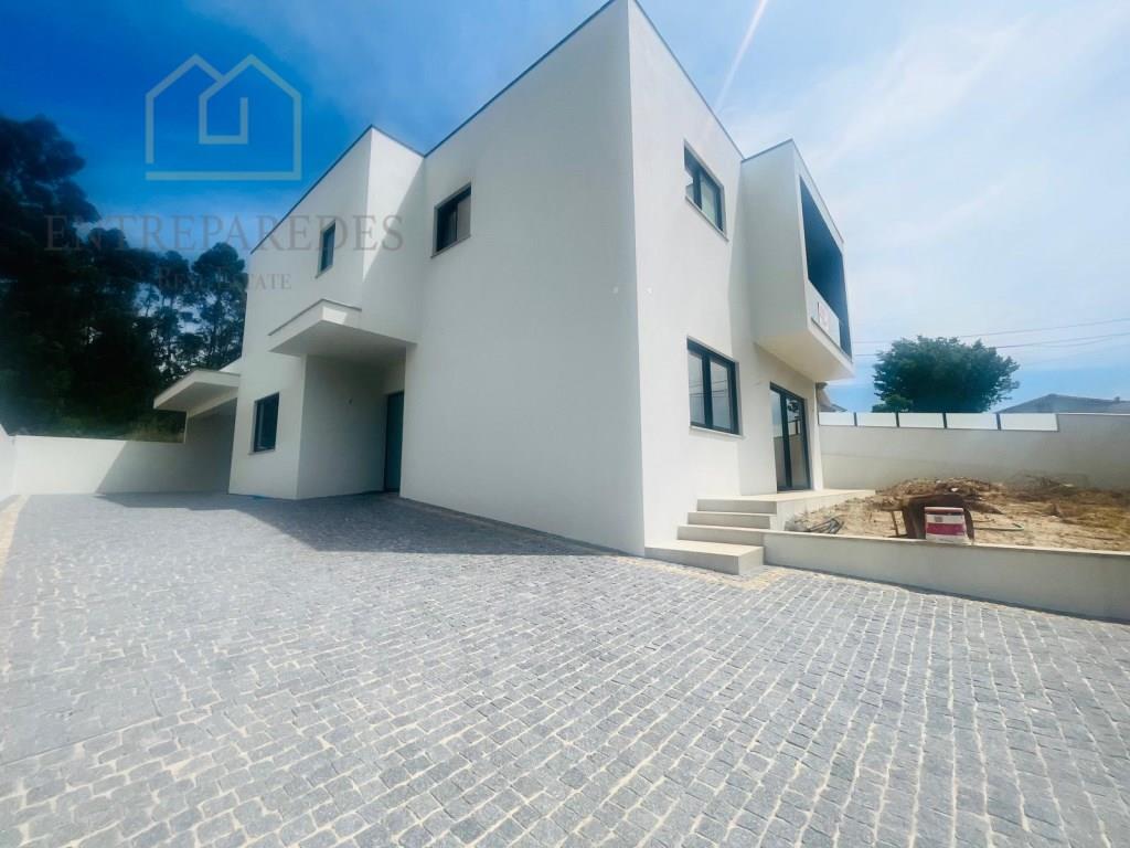 Casa 3 Dormitorios + 1 Nuevo en venta, Santa Maria da Feira - Aveiro