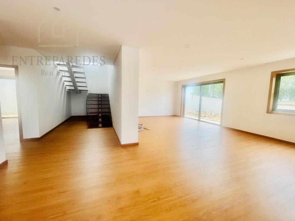Casa 3 Dormitorios + 1 Nuevo en venta, Santa Maria da Feira - Aveiro