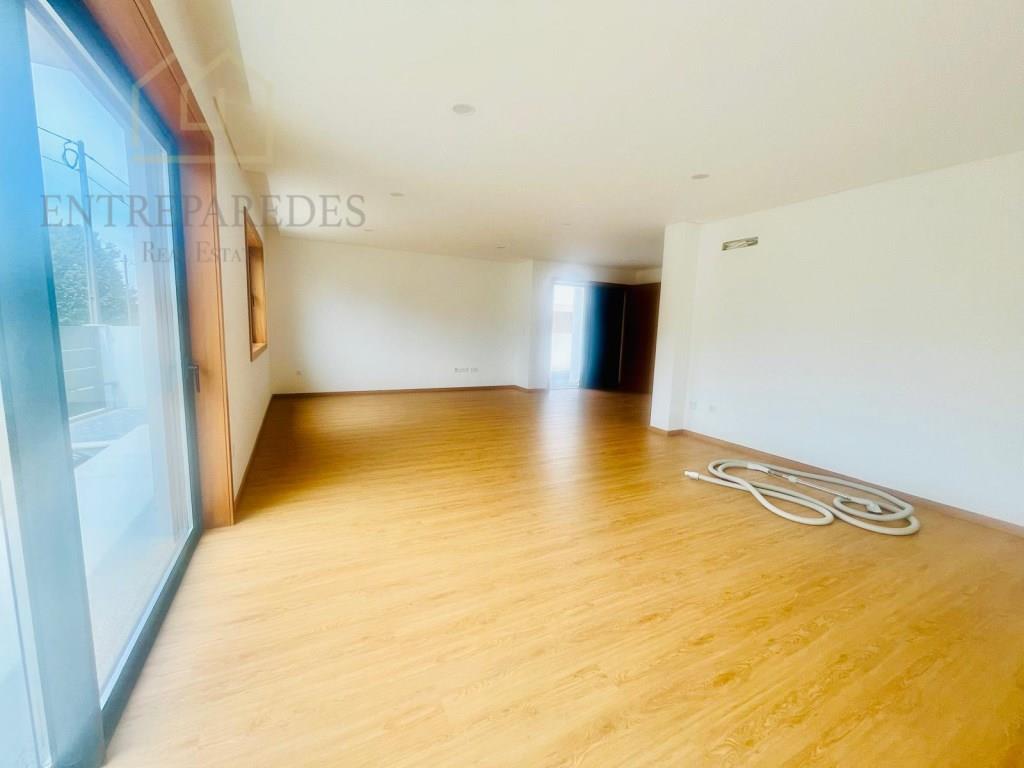 Casa 3 Dormitorios + 1 Nuevo en venta, Santa Maria da Feira - Aveiro