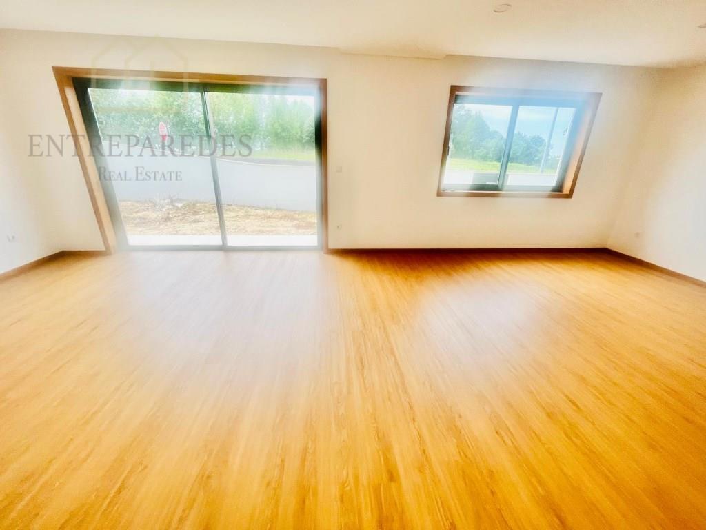Casa 3 Dormitorios + 1 Nuevo en venta, Santa Maria da Feira - Aveiro