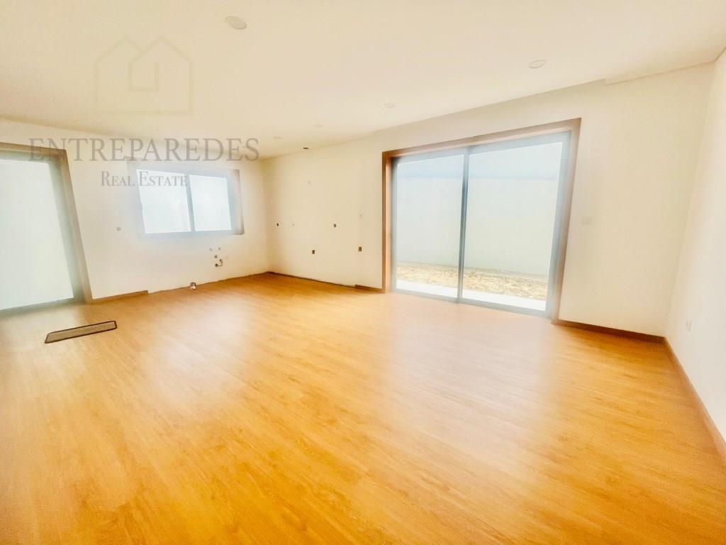 Casa 3 Dormitorios + 1 Nuevo en venta, Santa Maria da Feira - Aveiro