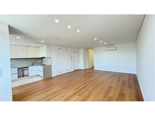 Appartement neuf de 3 chambres avec balcons et garage, à vendre à Espinho - Aveiro.