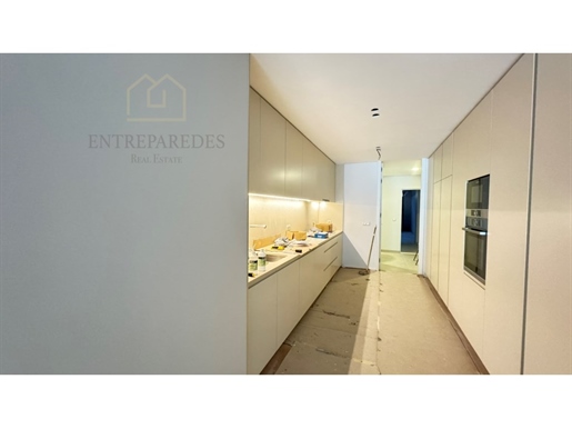 Appartement de 2 chambres + bureau avec jardin de 122m2 et garage, à vendre à Porto