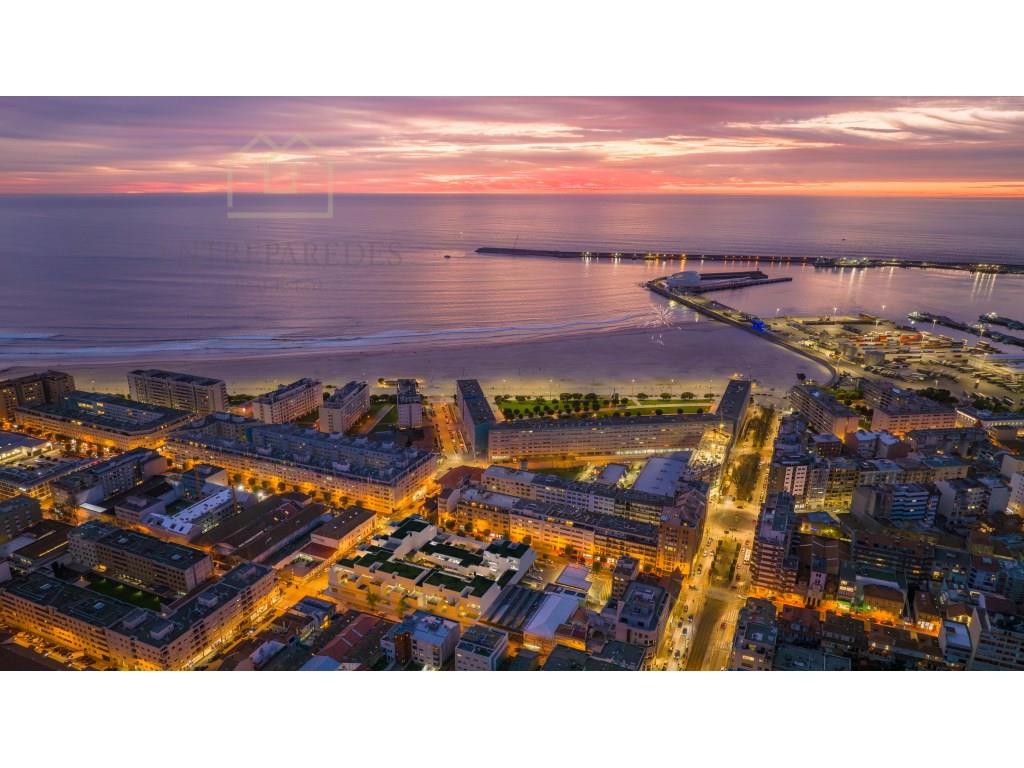 Fantastic 4 bedroom flat with patio, 3 parking spaces and annex, to buy in Matosinhos Sul - Porto