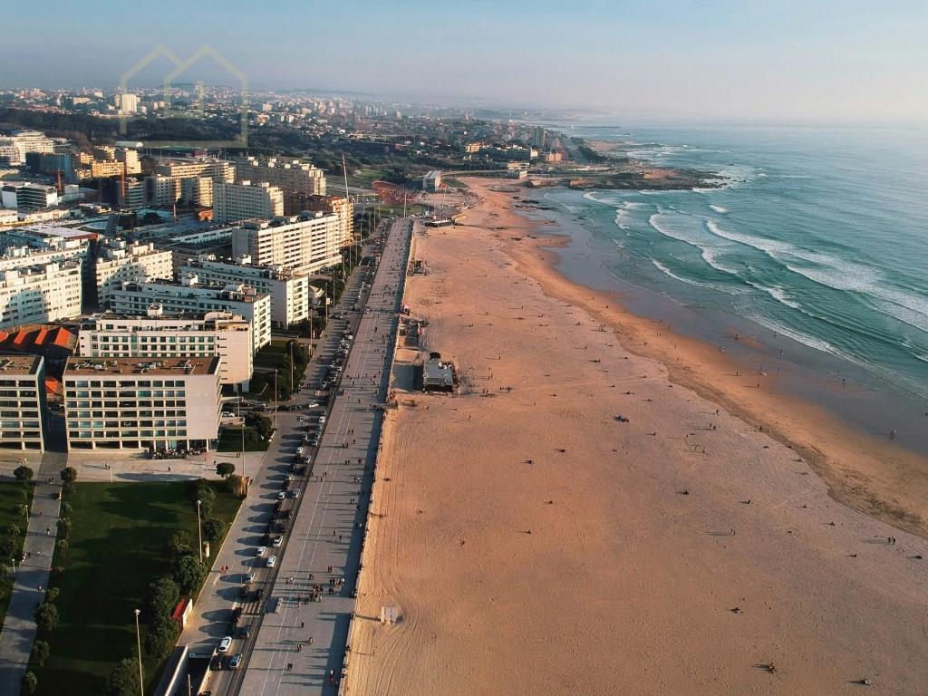 Fantastic 4 bedroom flat with patio, 3 parking spaces and annex, to buy in Matosinhos Sul - Porto