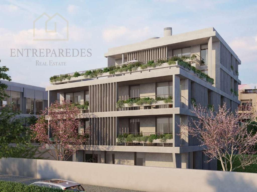 Apartamento T4 Duplex com terraço e varanda no Edifício Paulo Dias Novais - zona nobre Boavista, par