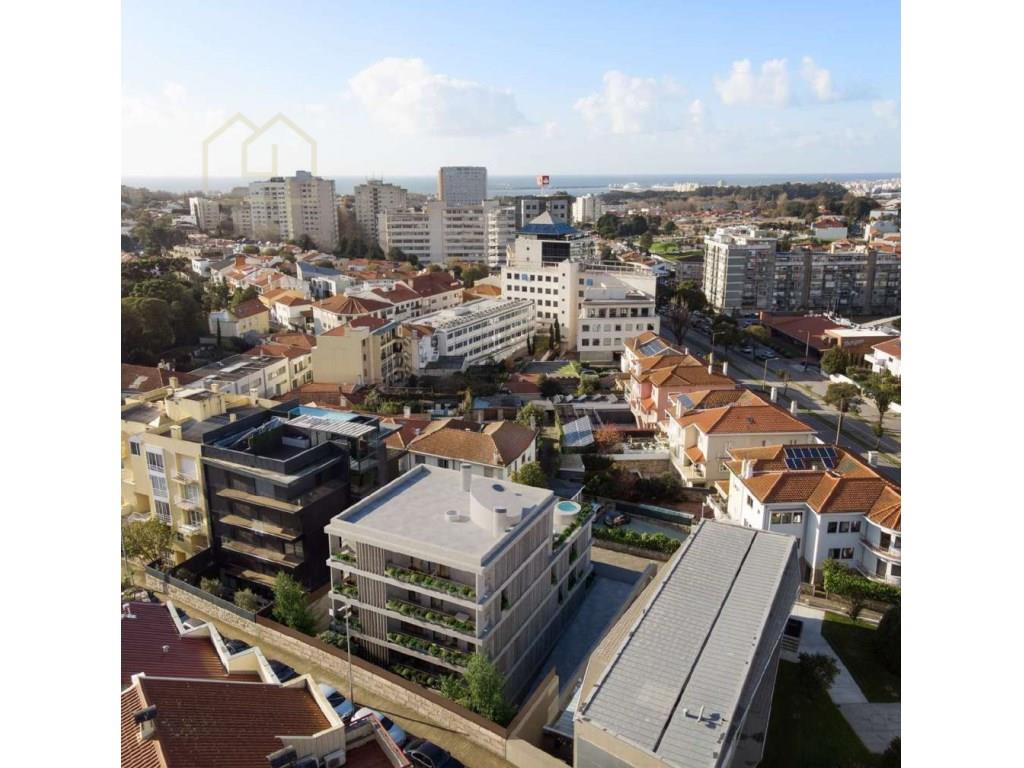 Apartamento T4 Duplex com terraço e varanda no Edifício Paulo Dias Novais - zona nobre Boavista, par