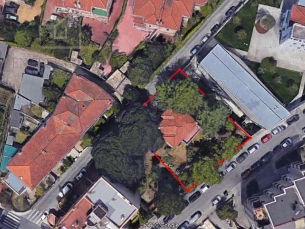 Apartamento T4 Duplex com terraço e varanda no Edifício Paulo Dias Novais - zona nobre Boavista, par