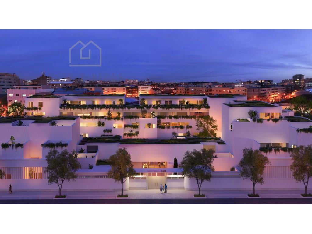 Fantástico apartamento de 3 dormitorios con patio, 2 plazas de aparcamiento y anexo, en venta en Mat