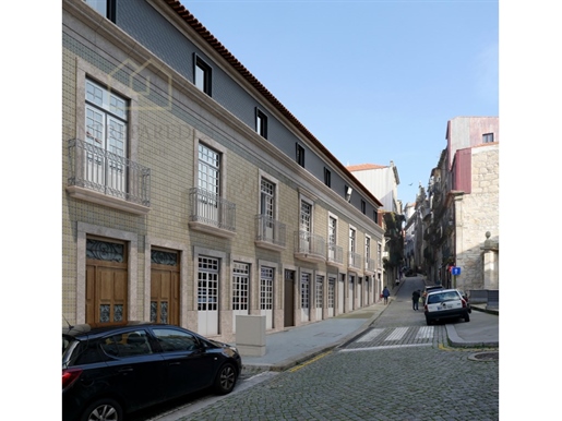 Apartamento T1 +1 para comprar en la zona histórica de Oporto, al lado de Sé.