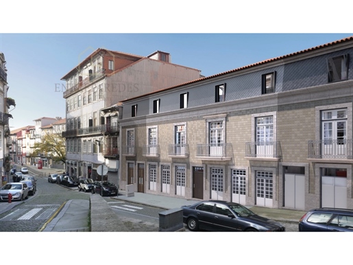 Apartment T1 +1 to buy in the historic area of Porto, next to Sé.