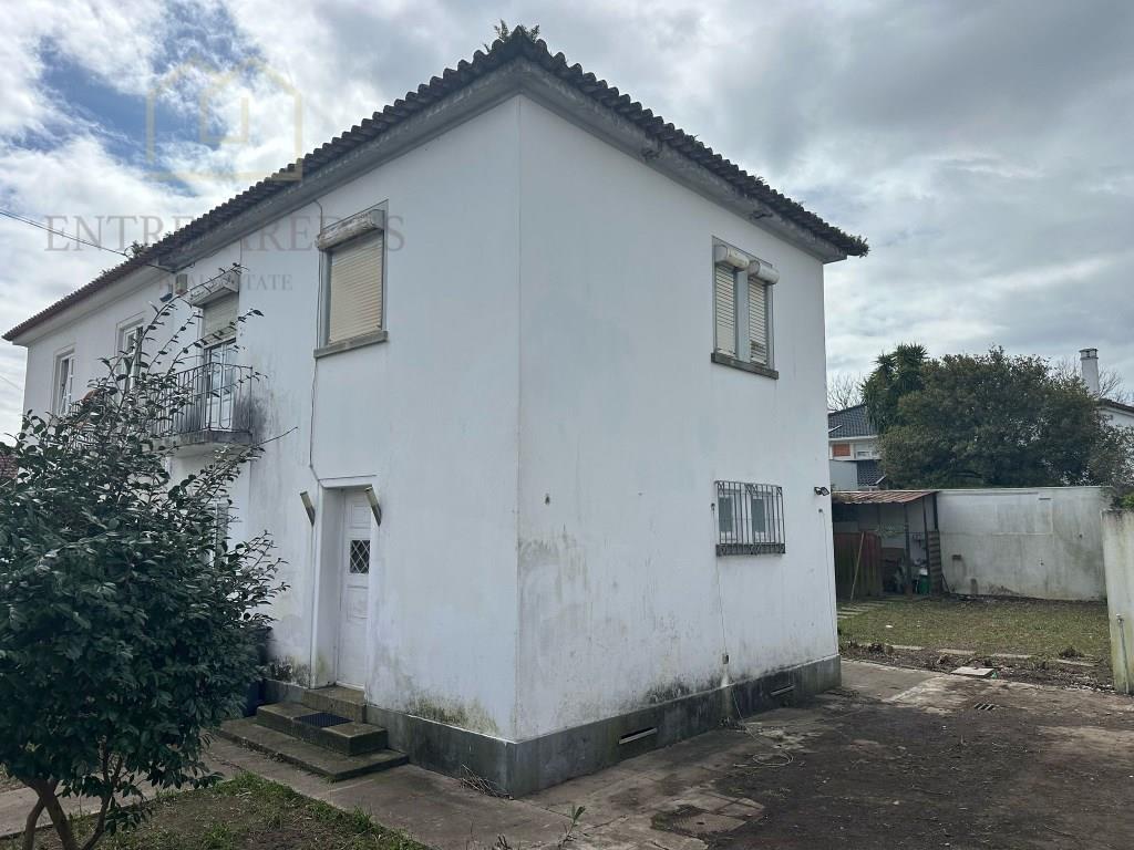 Land and approved project for 4 bedroom luxury villa to buy near Serralves Museum - Porto