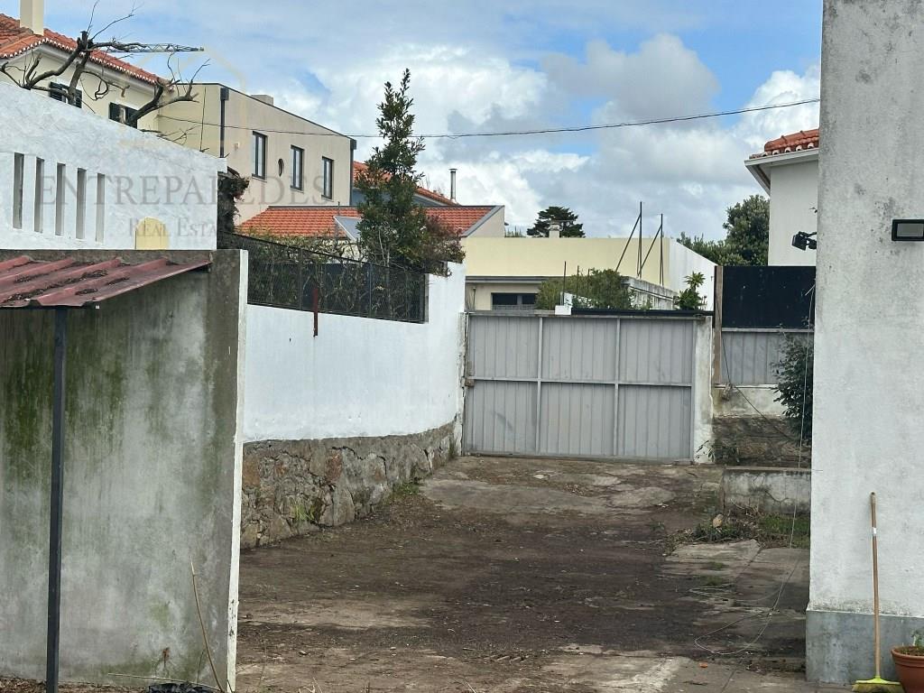 Land and approved project for 4 bedroom luxury villa to buy near Serralves Museum - Porto