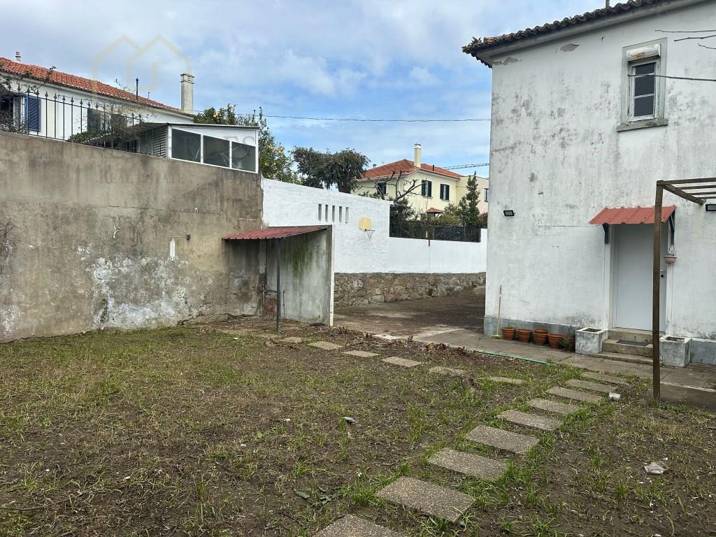 Land and approved project for 4 bedroom luxury villa to buy near Serralves Museum - Porto