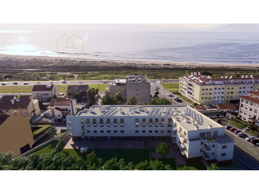Comprar apartamento de 2+1 dormitorios con balcón y vistas al mar, en la playa de São Felix da Marin