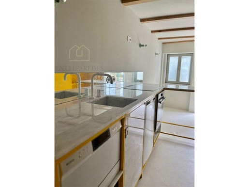 Encantadora casa nueva de 1+1 dormitorios en Largo do Adro, cerca del río Duero, en venta en Oporto