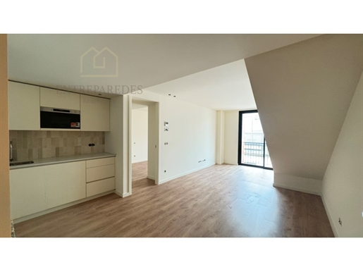 Para comprar apartamento T2 com varanda, garagem e arrumos, Rua Santos Pousada - centro do Porto.