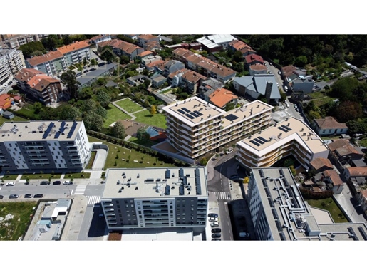 Apartamento T1 em condomínio fechado com varanda e garagem, Ramalde, Porto para comprar