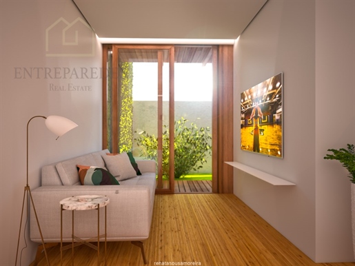 1 bedroom duplex 'service' flat with balcony for sale in downtown Porto