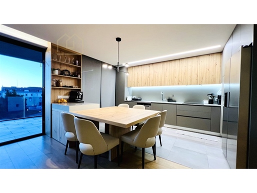 Lindo apartamento T4 para comprar, com varanda e garagem, em Fraião zona nobre de Braga