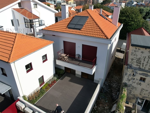 Appartement de 2 chambres à Foz Velha, avec terrasse de 53m2 et garage, à vendre - Porto