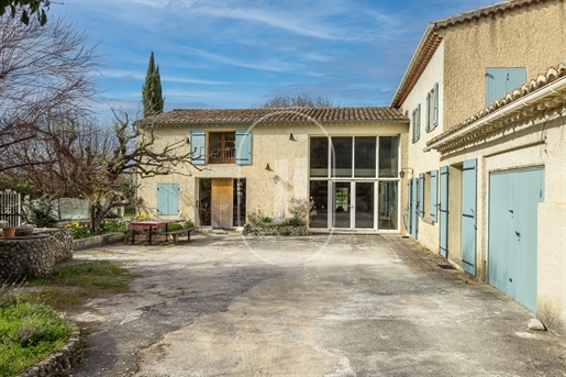 Restored Provençal property for sale near Vaison La Romaine