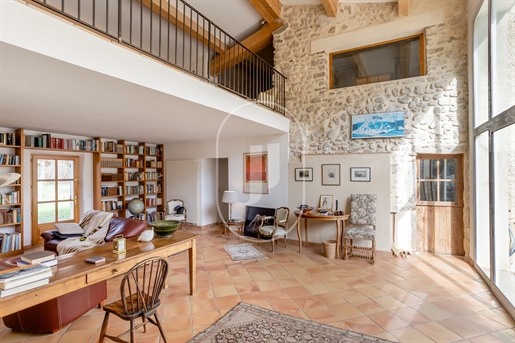 Restored Provençal property for sale near Vaison La Romaine